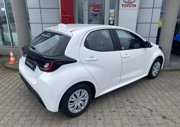 Toyota Yaris cena 67500 przebieg: 88613, rok produkcji 2022 z Szczuczyn małe 232